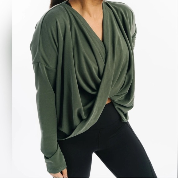 Zyia Active Tops - NWT Zyia Active Army Cutsie Shawl. Size XL.